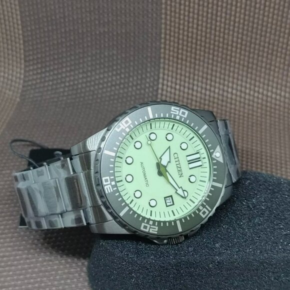 NEW Citizen Green Analog Black Date Automatic Men's Watch - Picture 3 of 6